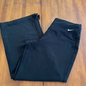 NIKE workout capri leggings. Size XS.